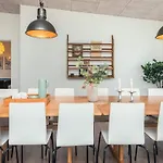 14 Person In בית נופש *